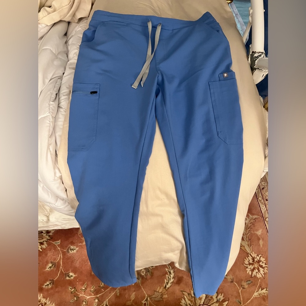 Nwt never worn Medium Yola skinny figs in ceil blue